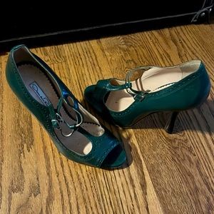 Hunter green open toe leather heel